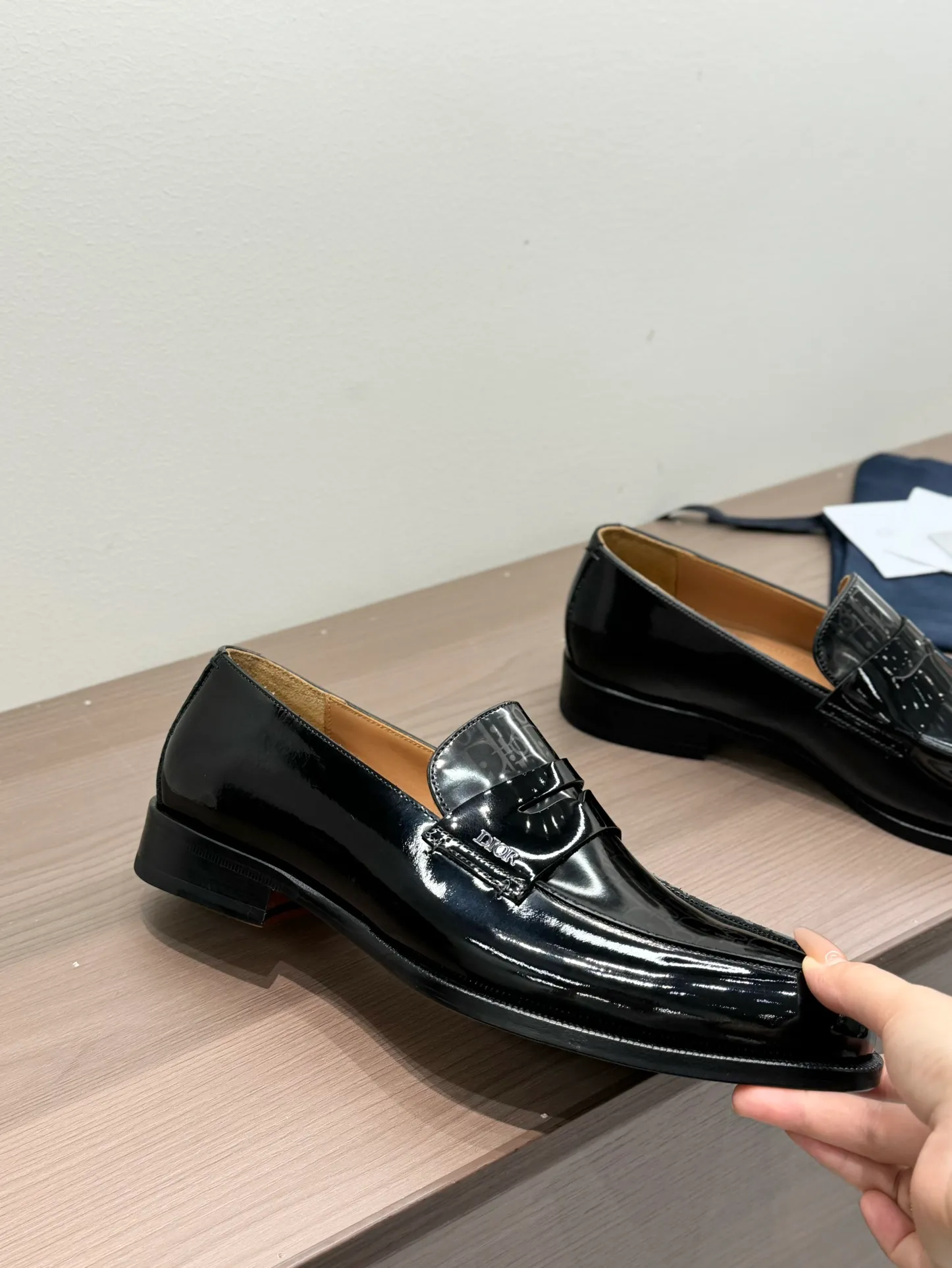 [Dior] Top P: 960💰 Standard code 39-44 (38.45.46 custom-made, non-returnable and non-exchangeable) Dior Dior's latest high-end men's boutique casual leather shoes, imported cowhide upper, water-dyed cowhide lining, imported leather outsole, perfect details are impeccable.